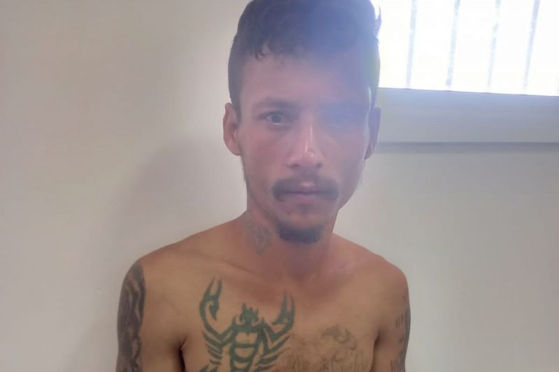 Suspeito de vários crimes faz mulher refém e acaba detido em Delmiro Gouveia
