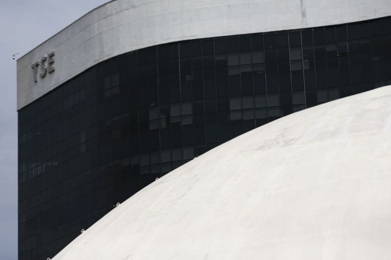 TSE manda apagar post que liga candidato Lula a casos de corrupção