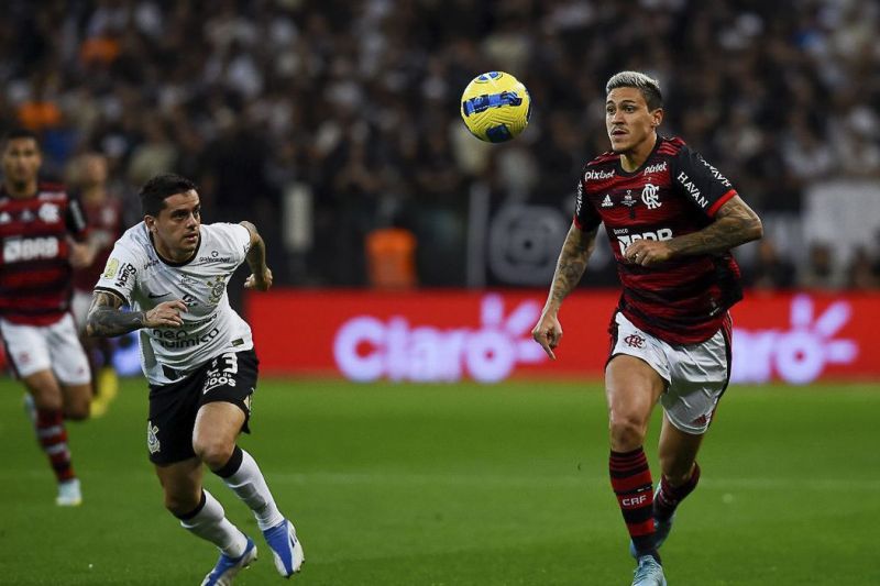 Flamengo e Corinthians buscam título da Copa do Brasil no Maracanã