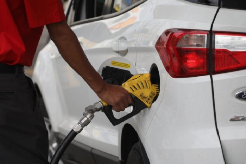 Aumento do etanol explica nova alta da gasolina, diz ANP