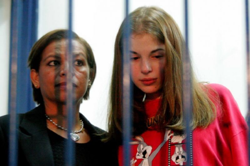 Suzane von Richthofen apresenta trabalho sobre maternidade em congresso de universidade