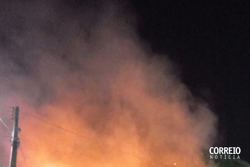 Militares são acionados para conter princípio de incêndio em vegetação seca em Delmiro