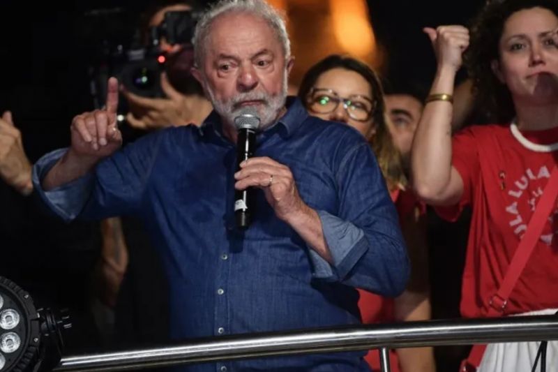 Lula vai indicar hoje coordenador da transição, diz Gleisi Hoffmann