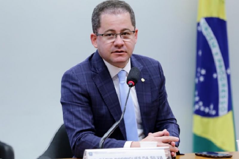 Líder da bancada evangélica quer dialogar com governo Lula, mas reforça apoio a Bolsonaro