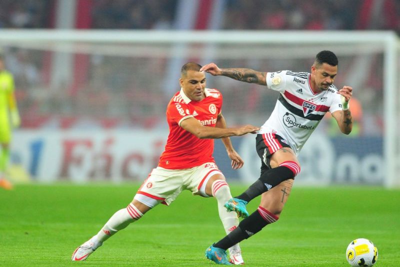 Sonhando com vaga na Libertadores, São Paulo recebe o Internacional
