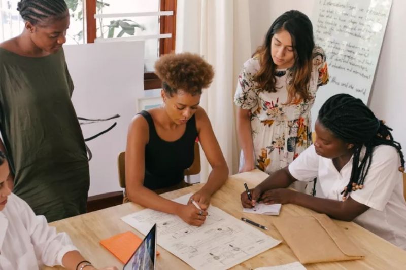 Desigualdade racial Trabalhadores pretos ganham 40,2% menos do que brancos por hora