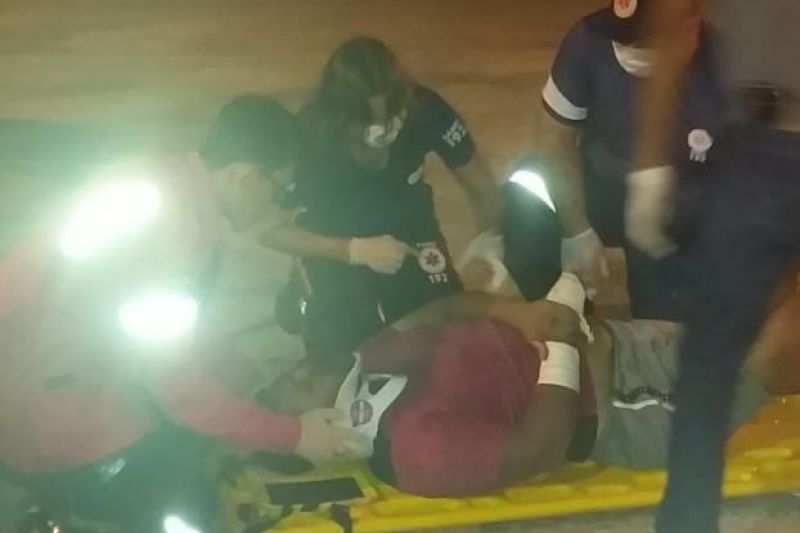 Motociclista fratura braço após perder controle de moto e cair em Delmiro Gouveia