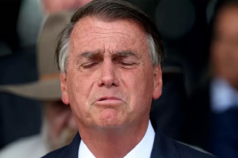 Bolsonaro volta ao Palácio do Planalto após 19 dias de reclusão no Alvorada