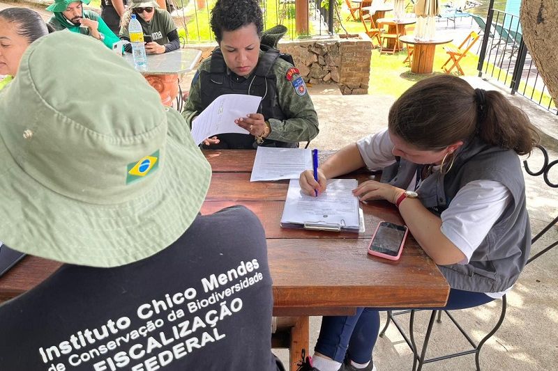 FPI embarga espaço de restaurante que invadiu área do rio São Francisco em Delmiro Gouveia