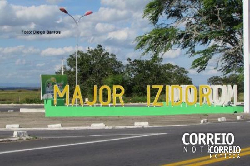 Jovem é encontrada desacordada na rua após ser espancada por ex-namorado em Major Izidoro