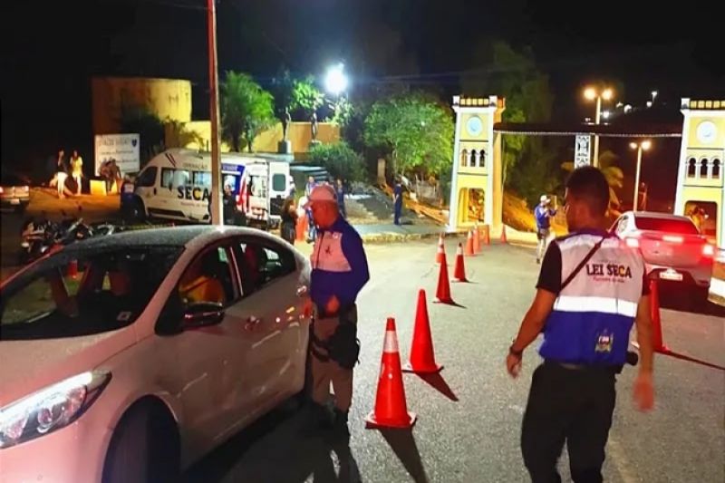 Operação Lei Seca prende três pessoas e autua outras 29 no município de Piranhas