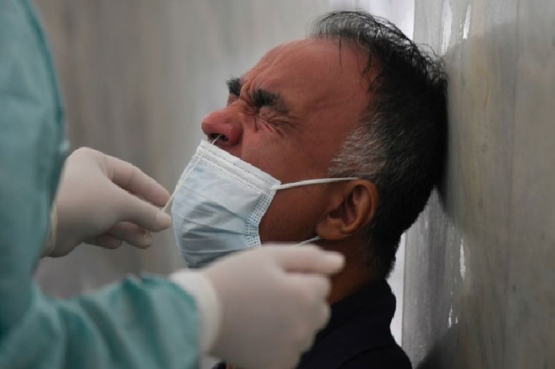 Com nova onda, número total de mortes por Covid-19 se aproxima da marca de 700 mil