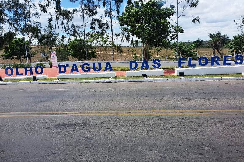 Mulher é hospitalizada depois de ser atropelada por moto em Olho D'água das Flores