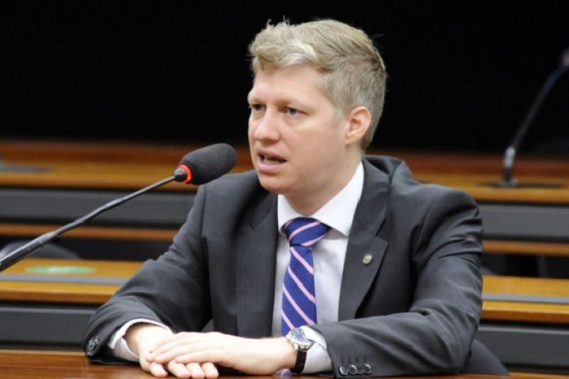 Câmara não será refém de projeto de Lula, afirma Marcel van Hattem sobre PEC fura-teto