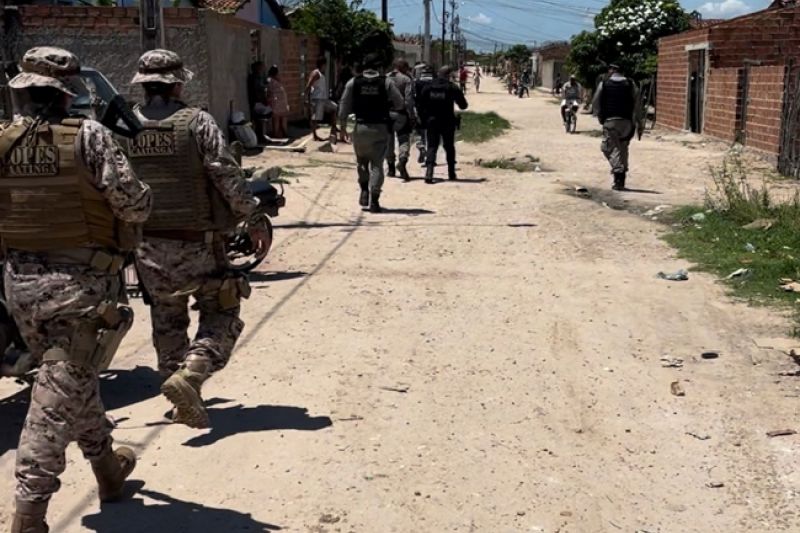 Polícia prende suspeitos de homicídio nas 369 casas em Delmiro Gouveia