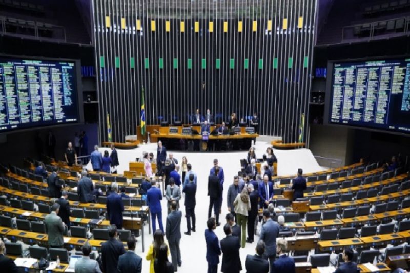 Câmara aprova PEC sobre financiamento do piso de enfermagem