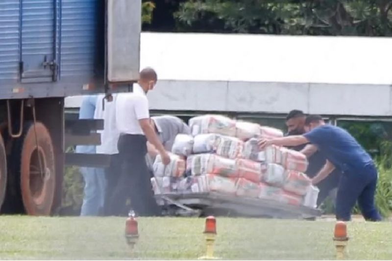 Transição acusa Bolsonaro de não fornecer cestas básicas a indígenas