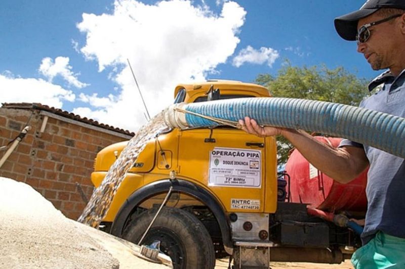 Defensoria Pública exige que Bolsonaro restabeleça Operação Carro-Pipa no Nordeste