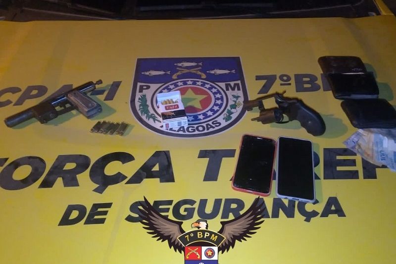 Homens são presos após serem flagrados com armas de fogo dentro de carro em Ouro Branco