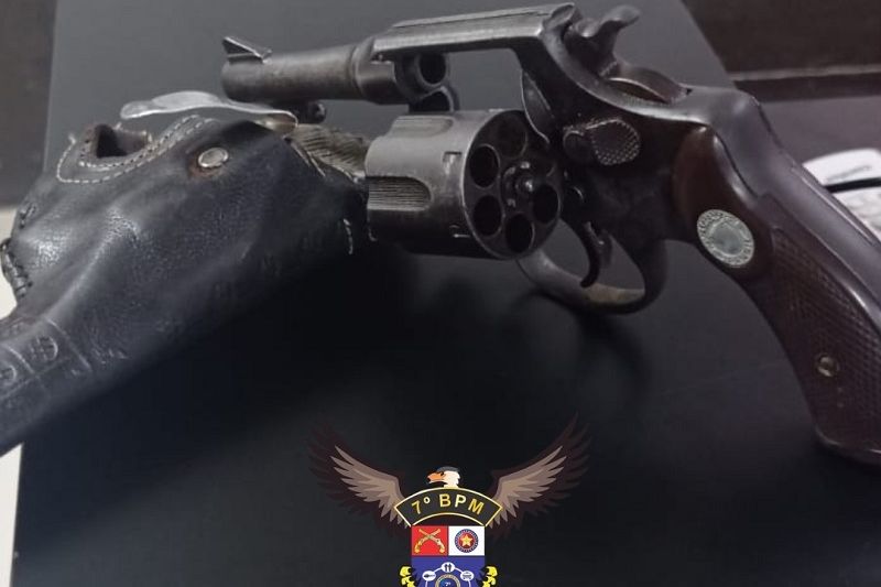 Suspeito de ameaças de morte contra outras pessoas é preso pela polícia em Batalha