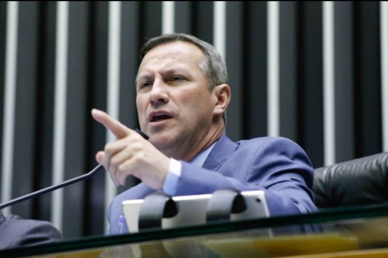 PEC fura-teto é restabelecer velha farra com dinheiro público, diz vice-líder na Câmara