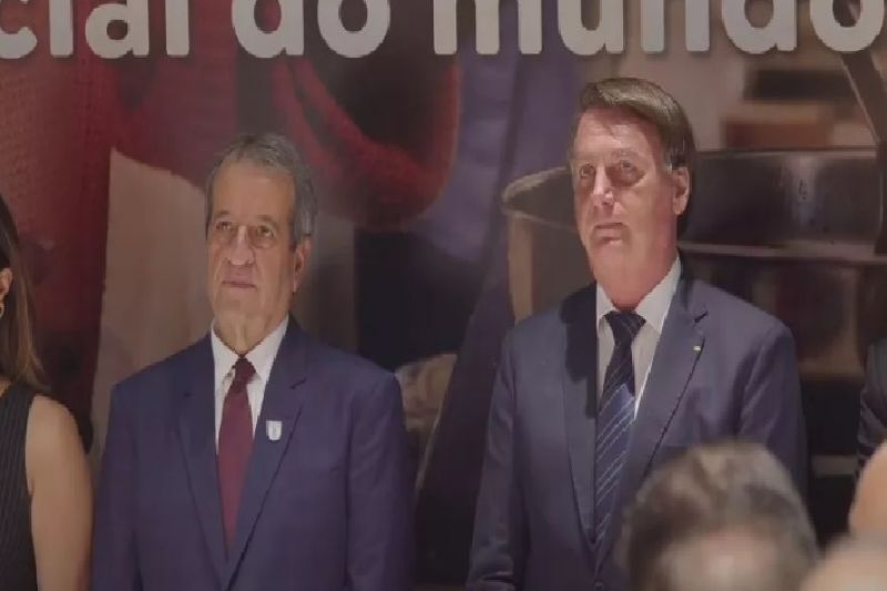 10 dos 76 deputados do PL contrariam orientação da sigla e votam pela aprovação do texto