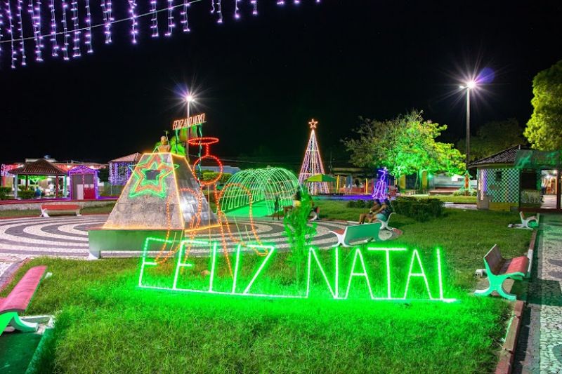 Decoração da cidade de Olho D’água do Casado para o Natal encanta os moradores