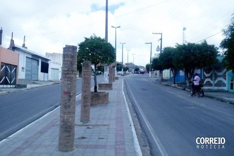 Homem é assassinado no centro da cidade de Inhapi e suspeito é preso minutos depois