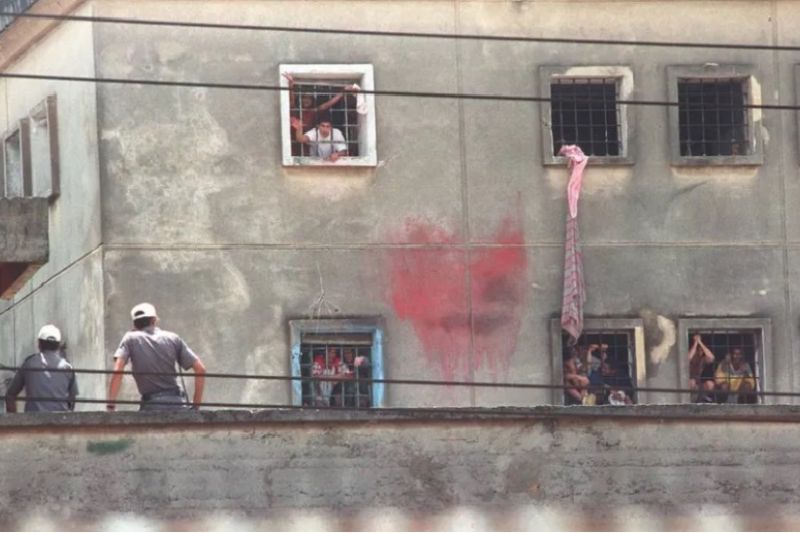 Indulto de Natal de Bolsonaro perdoa policiais condenados pelo Massacre do Carandiru