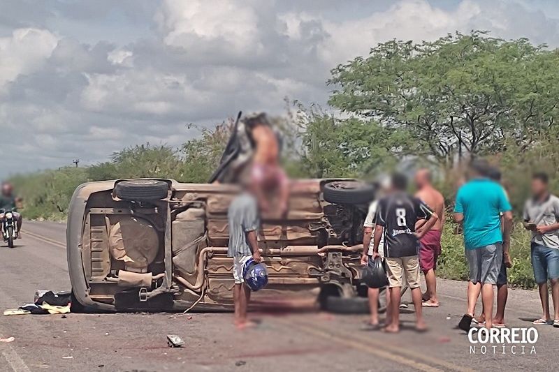 Capotamento de carro deixa uma pessoa morta e outras duas feridas em Canapi