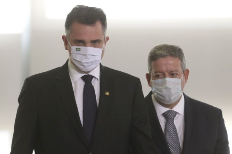 Lira e Pacheco se articulam politicamente por suas reeleições no Congresso