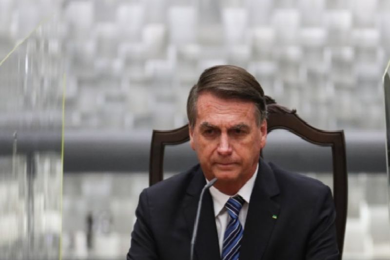 Bolsonaro veta mudanças que flexibilizam