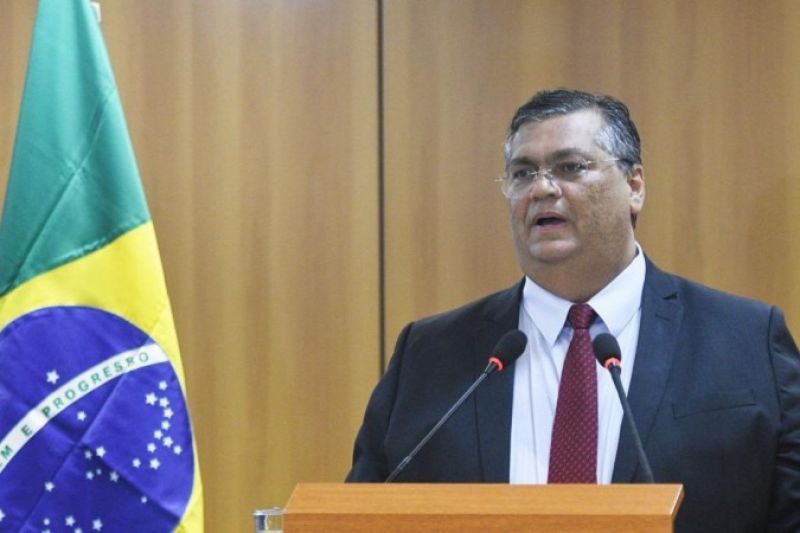 Dino define recadastramento de armas e ação antiterror como prioridade