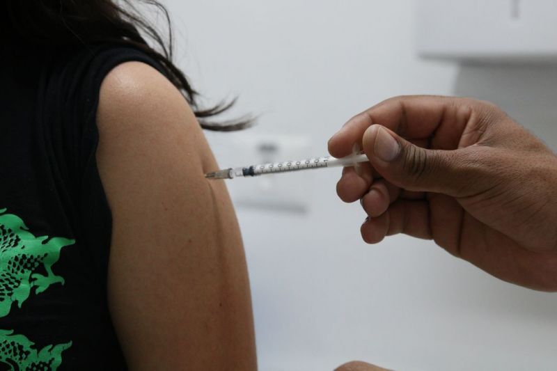 Vacinação é estratégia coletiva, diz secretária de Vigilância em Saúde