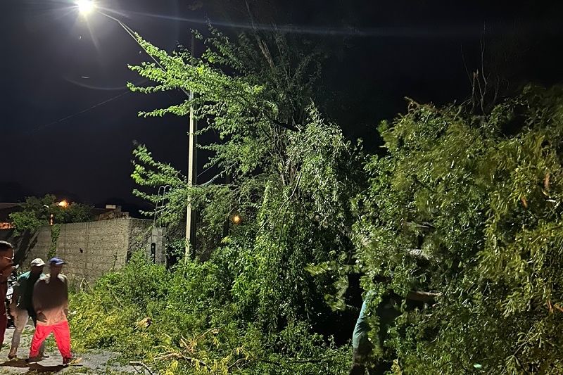 Chuva forte com ventania causa transtornos em vários bairros de Delmiro Gouveia