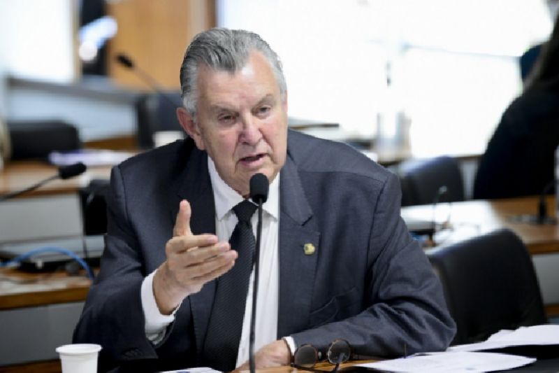 Senador apresenta projeto para reverter decisão de Lula sobre armas