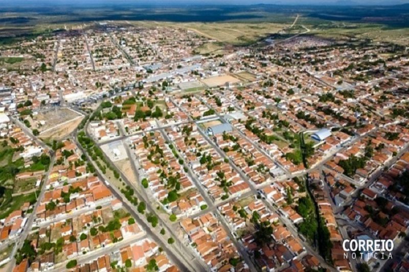Ladrões invadem casa, espancam idoso e roubam mala com dinheiro e documentos em Delmiro