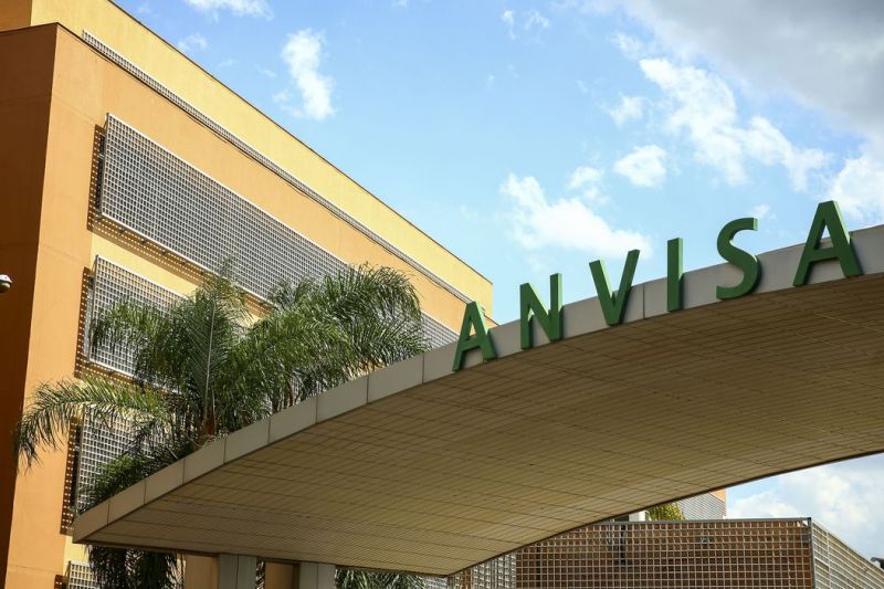 Anvisa proíbe fabricação de sete produtos para cabelos