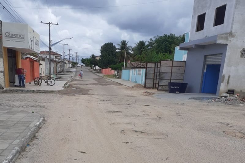 Após anos de espera, Barragem Leste e Jardim Cordeiro, em Delmiro, vão ser asfaltados
