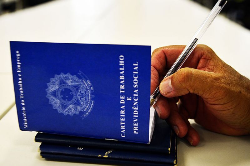 Desemprego recua para 8,1% no trimestre encerrado em novembro