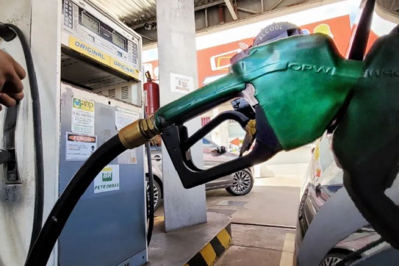 Petrobras sobe preço da gasolina para distribuidoras