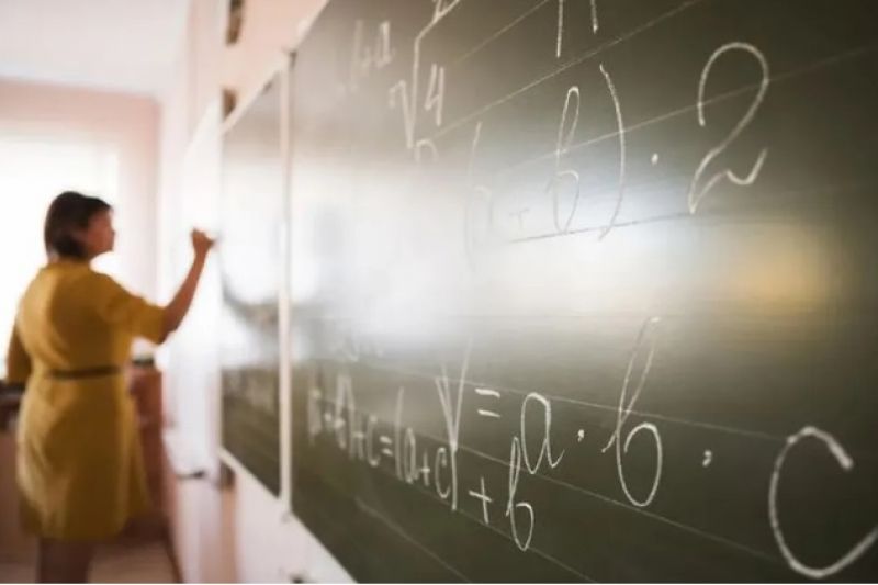 Ao menos 10 estados e o DF pagam acima do novo piso nacional dos professores