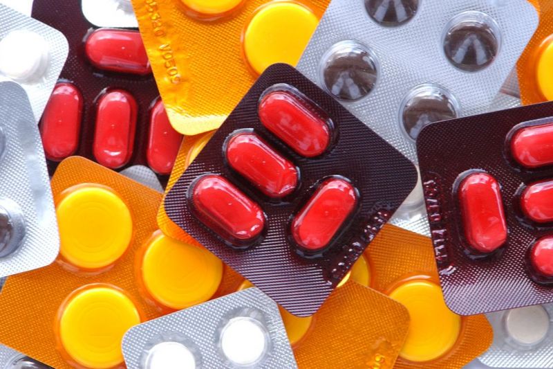 Falta de informação leva transexuais à automedicação, diz médica