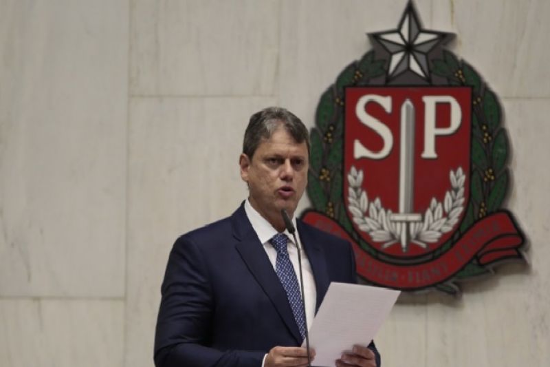 Tarcísio sanciona lei que permite distribuição de cannabis medicinal pelo SUS