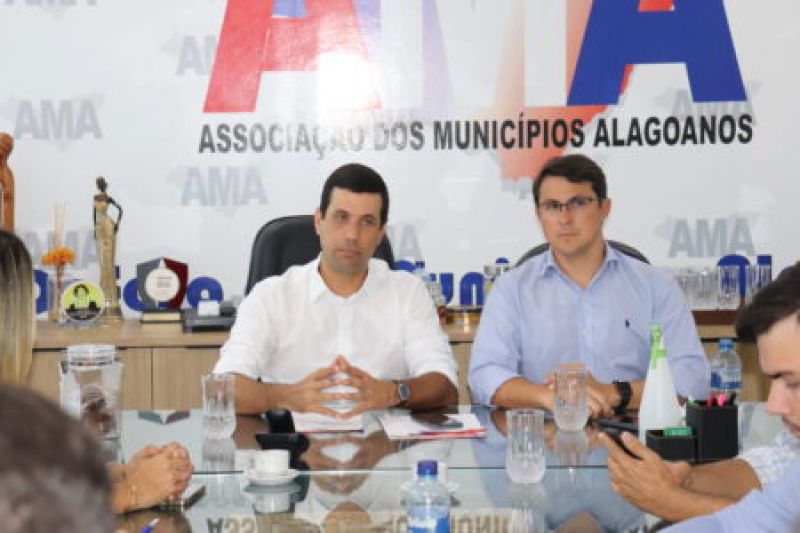 Prefeitos da Bacia Leiteira e Casal discutem ações emergenciais para a falta de água