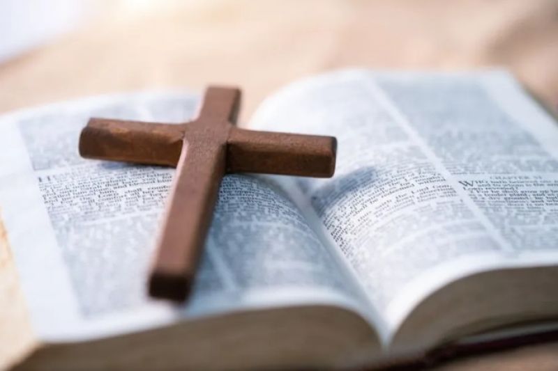 Igreja da Inglaterra considera usar gênero neutro em referências a Deus