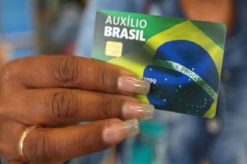 Suspeita de irregularidades Nº de famílias de 1 só pessoa que recebem Auxílio Brasil mais