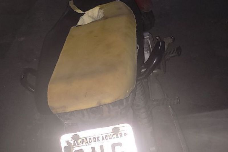 Moto roubada é recuperada pela polícia em Olho D’água das Flores