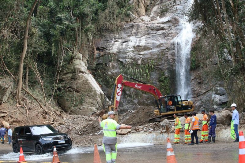 Sobe para 49 o número de mortos no litoral norte de São Paulo