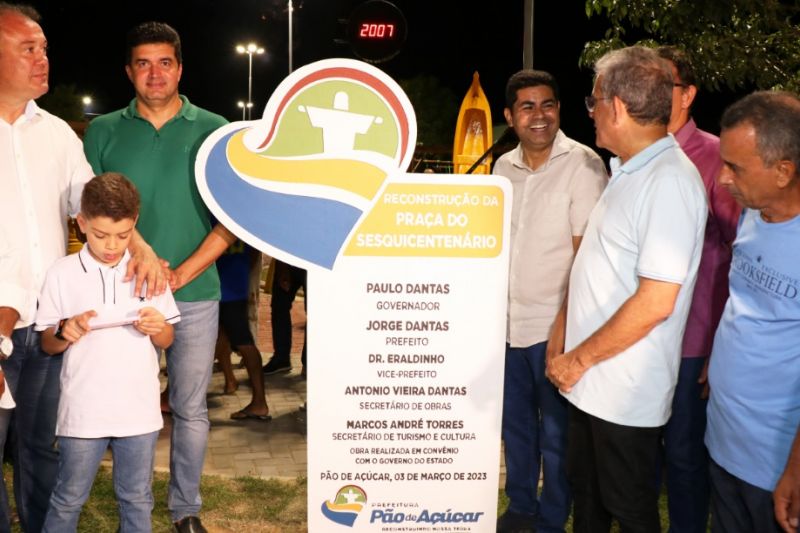 Em Pão de Açúcar, Seinfra entrega praça reformada em homenagem aos 169 anos da cidade